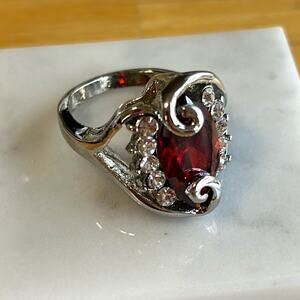 Gorgeous Fashion Ring! Large Red White Rhinestones #198 size 9. Silver tone